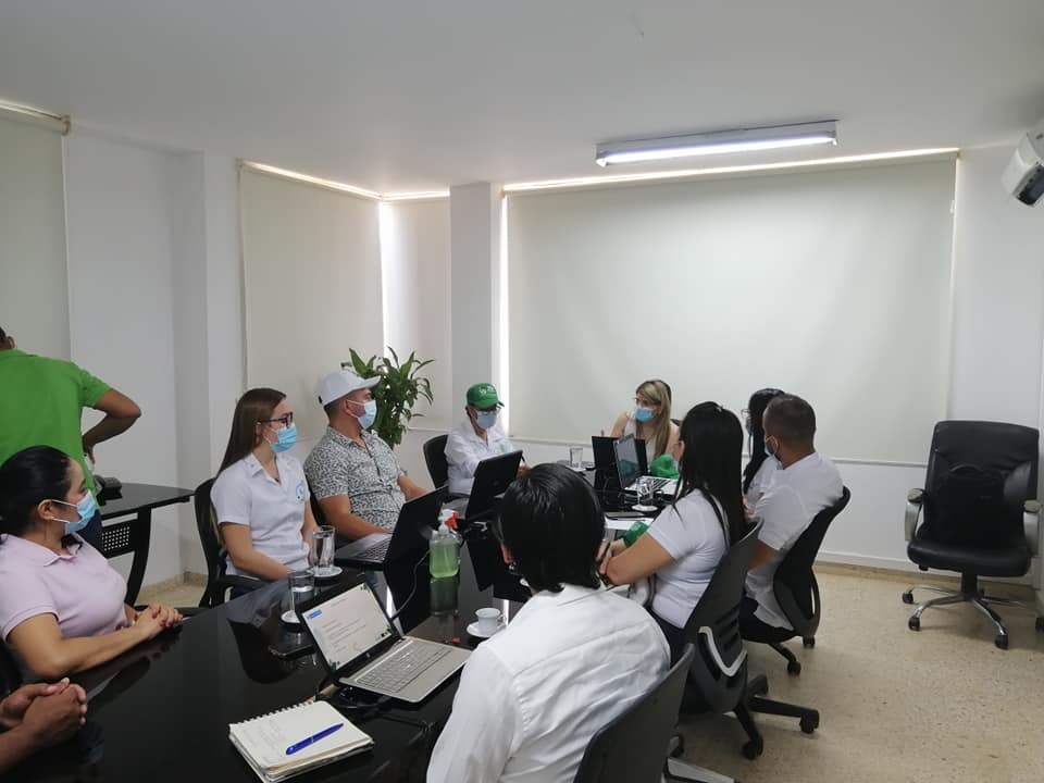 Jefe de la oficina de Negocios Verdes y su equipo visitaron las instalaciones de CORPOMOJANA.